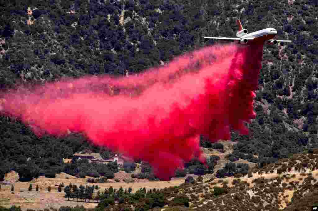 An air tanker drops fire retardant at the Apple Fire in Cherry Valley, Calfornia, Aug. 1, 2020.&#160;&#160;A wildfire northwest of Palm Springs flared up, prompting authorities to issue new evacuation orders as firefighters fought the blaze in triple-degree heat.