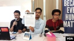 Dari kiri ke kanan: Raynov Gultom (Peneliti Reprieve), Ma'ruf Bajammal (pengacara publik LBH Masyarakat), Joshua Collins (peneliti Mappi FHUI). (Foto: VOA/Ahmad Bhagaskoro)