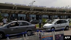 阿尔及尔国际机场门口