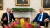 Kanselir Jerman Olaf Scholz (kiri) saat bertemu dengan Presiden Joe Biden di Washington, 9 Februari 2024. (Foto: Andrew Harnik/AP Photo)