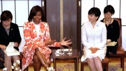 ཨ་མི་རི་ཀའི་སྲིད་འཛིན་གྱི་སྐུ་ཟླ་ཉི་ཧོང་ལ་ཕེབས་འབྱོར་གནང་ཡོད་པ།