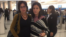 La opositora Rosa María Payá al lado de su madre Ofelia Acevedo, en el aeropuerto de Miami antes de viajar a La Habana, Cuba, el 26 de octubre de 2017. Foto: Twitter: (@RosaMariaPaya)