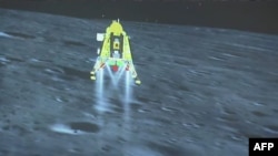인도 탐사선 '찬드라얀 3호'가 23일 달 남극에 착륙하기 직전 모습. 인도우주연구기구(ISRO) 웹사이트 생중계 영상 캡쳐.