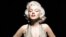 Marilyn Monroe marcó una moda de belleza para las estrellas del momento en Hollywood, sin embargo, parte de su perfecta apariencia fue lograda gracias a un bisturí.