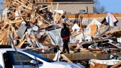 Los residentes de las comunidades del centro de Tennessee, azotadas por tornados mortales iniciaron reconstrucción.