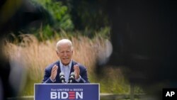 El vicepresidente Joe Biden fue presentado en una campaña publicitaria en el sur de la Florida como un pedófilo.
