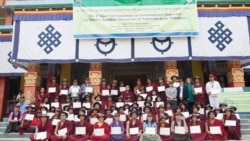 བཀའ་བརྒྱུད་ཆོས་བརྒྱུད་ཀྱིས་རྡོ་རྗེ་གདན་དུ་ཁོར་ཡུག་ལྷན་ཚོགས་ཐེངས་བརྒྱད་པ།