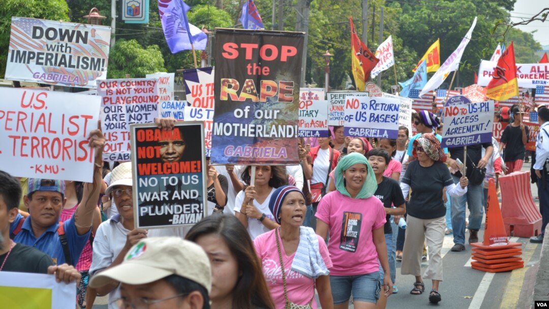 Protes anti-Amerika di Manila, Filipina (23/4). (VOA/Simone Orendain)