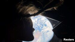 این نقطه عطف تاریخی به معنای عبور از ریکارد ۴۰۰,۱۷۱ کیلومتری است که پیش از این در سال ۱۹۷۰ میلادی توسط خدمه ماموریت 'آپولو ۱۳' ثبت شده بود. 