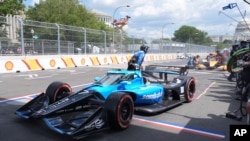 Кайл Кірквуд (27) робить піт-стоп під час автоперегонів IndyCar Freedom 250 Гран-прі у Вашингтоні, неділя, 23 серпня 2026 року.