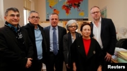 ئەندامانی کۆمیتەی ڕۆژنامەوانانی بێ سنوور لە میانەی ڕاگەیاندنی ڕاپـۆرتەکەیان لە پاریس، 7 ی مانگی دووی ساڵی 2019