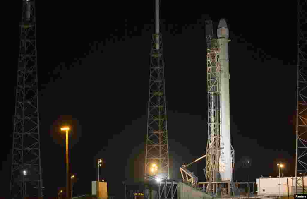 The Falcon 9 rocket to be launched by SpaceX on a cargo re-supply service mission to the International Space Station sits on launch pad 40 at Cape Canaveral Air Force Station in Cape Canaveral, Florida, Jan. 5, 2015.