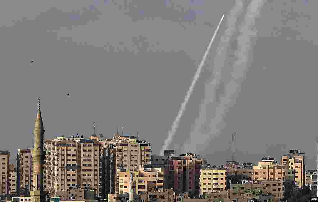 팔레스타인의 하마스 무장단체가 통치하고 있는 가자지구에서 이스라엘을 향해 로켓포가 발사됐다. 