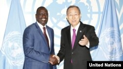 Naibu wa Rais wa Kenya william Ruto (kulia) anasalimiana na katibu mkuu wa Umoja wa Mataifa, Ban Ki Moon, katika makao makuu ya Umoja huo mjini New York tarehe 19 Septemba, 2016. 