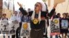 Des représentants de différents groupes autochtones ont manifesté lors de la Conférence des Nations Unies sur les changements climatiques 2016 (COP22) à Marrakech, au Maroc, le 17 novembre 2016. 