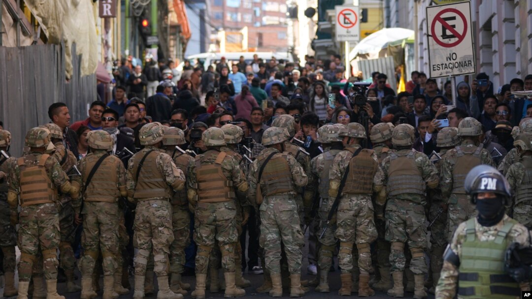 La policía militar bloqueaba la entrada a la Plaza Murillo en La Paz, Bolivia, el miércoles 26 de junio de 2024, mientras el presidente Luis Arce decía que el país enfrentaba un intento de golpe.