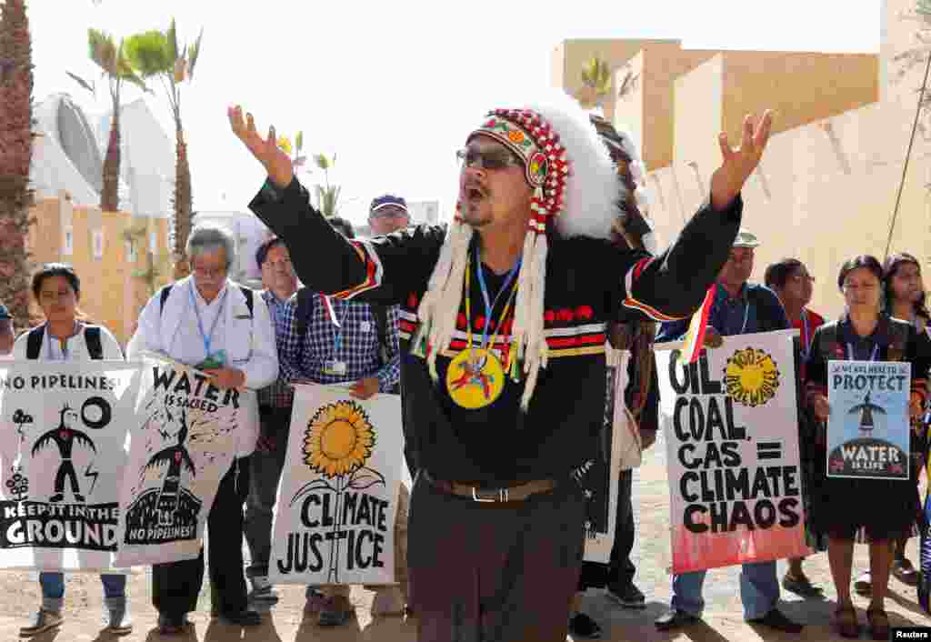 تظاهرات نمایندگان گروه های بومی از کشور های مختلف در کنفرانس تغییرات اقلیمی سازمان ملل متحد در مراکش.&nbsp;