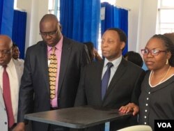 UMnu. Dumi Moyo labanye abantu ababukele kuvulwa okusemthethweni indawo yezigulani eMpilo Hospital.