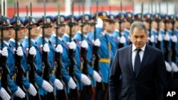 Ruski ministar odbrane Sergej Šojgu ispred počasne garde u Beogradu