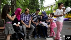 Syrian refugee families are seen in an elementary school in the village Golzow, about 80 kilometers (50 miles) east of Berlin, Germany, May 27, 2016.