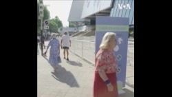 戛纳迎来电影节参加者和普通游客