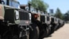 На фото: Американські позашляховики Humvee у Косово