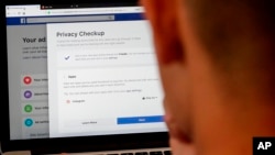 Công ty Facebook đã chặn xóa khoảng 115 tài khoản người dùng sau khi nhà chức trách Hoa Kỳ phát hiện các hành vi đáng ngờ trên mạng có thể có câu kết với một tổ chức nước ngoài.