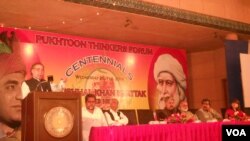  د دستورې په لمړۍ برخه کې په د دواړو اتلانو مقالې واورول شوې او په دوهمه برخه کې يې د پښتو موسيقۍ پروگرام وشو