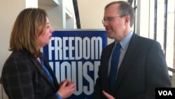 Президент Freedom House Дэвид Крамер (справа)