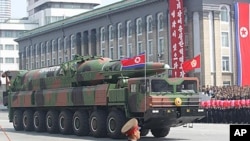 올해 4월 북한 열병식에 등장한 탄도미사일 탑재 차량.