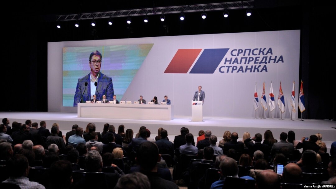 ARHIVA - Aleksandar Vučić obraća se članovima Srpske napredne stranke na sednici Glavnog odbora održanoj aprila 2019. (Foto: RFE/RL Vesna Andjić) 