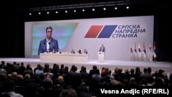 ARHIVA - Aleksandar Vučić obraća se članovima Srpske napredne stranke na sednici Glavnog odbora održanoj aprila 2019. (Foto: RFE/RL Vesna Andjić) 