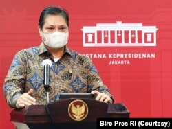 Menko Perekonomian Airlangga Hartarto dalam telekonferensi pers di Istana Kepresidenan, Jakarta, Senin, 24 Mei 2021 mengatakan kasus COVID-19 mulai naik pasca Lebaran (biro pers)