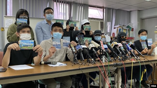 资料照：12名被扣押在深圳盐田看守所的港人家属（美国之音特约记者 汤惠芸拍摄）