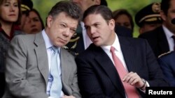 El ministro de Defensa de Colombia, Juan Carlos Pinzón, ordenó redoblar la seguridad del presidente Juan Manuel Santos para evitar que las FARC puedan atentar contra él.
