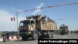 Les militaires tchadiens à N'Djamena, le 7 mars 2019. (VOA/André Kodmadjingar)