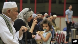 Palestinians wait at the Egyptian passport administration at Rafah crossing port, May 28, 2011