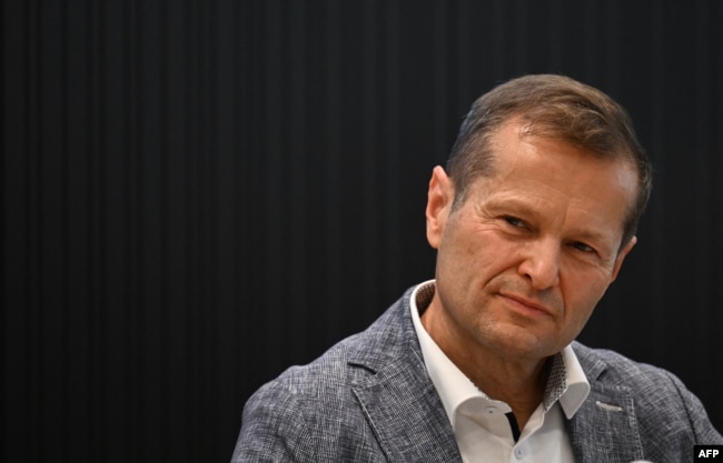 Hungarian-Austrian physicist Ferenc Krausz addresses a press conference after the announcement of the winners of the 2023 Nobel Prize in Physics at the Max-Planck Institute in Garching, on October 3, 2023. (Photo by CHRISTOF STACHE / AFP)