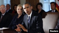 28일 백악관에서 행정부 내각 관리들과 회의 중인 바락 오바마 미국 대통령.