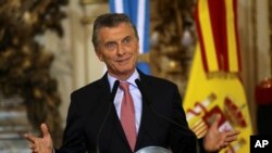 El presidente argentino Mauricio Macri, en rueda de prensa en la Casa Rosada, en Buenos Aires, el 10 de abril de 2018. Su gobierno ha anunciado un nuevo plan para reforzar el control migratorio.