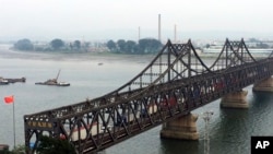 中国朝鲜边界友谊桥(资料照 )