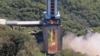 미사일 전문가들 “북한, 대형 로켓 엔진 연소 시험 가능성…화성 17형 재발사 준비 성격”
