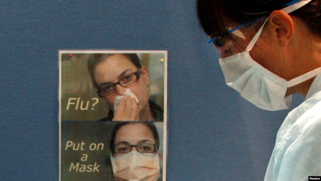 Seorang perawat mengenakan masker dan kacamata pelindung di klinik flu di pinggiran Kota Melbourne, 12 Juni 2009. (Foto: Reuters)