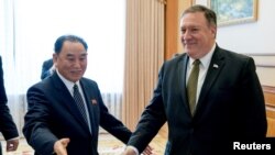 Ông Kim Yong Chol và ông Mike Pompeo, Bình Nhưỡng, Triều Tiên, tháng 7/2018.