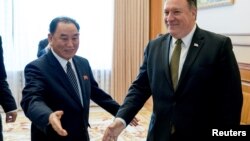 Ông Kim Yong Chol gặp Ngoại trưởng Mỹ Mike Pompeo ở Bắc Hàn hồi tháng Bảy năm ngoái.