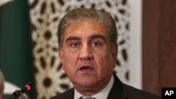Pakistani Foreign Minister Shah Mahmood Qureshi speaks during a press conference in Islamabad, Aug. 17, 2019. 