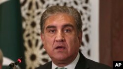 Menteri Luar Negeri Pakistan Shah Mahmood Qureshi dalam konferensi pers di Islamabad, 17 Agustus 2019. 