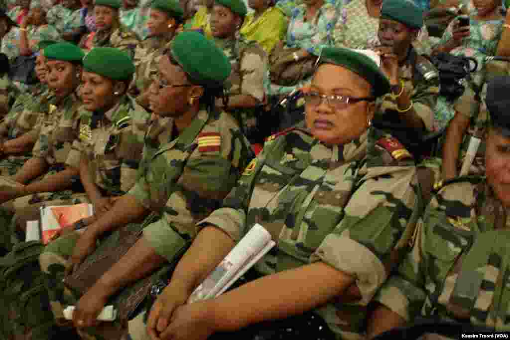 Les femmes militaires maliennes le 8 mars, à Bamako, Mali.