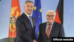 Crnogorski premijer Milo Đukanović i nemački šef diplomatije Frank Valter Štajnmajer tokom susreta u Berlinu (gov.me)