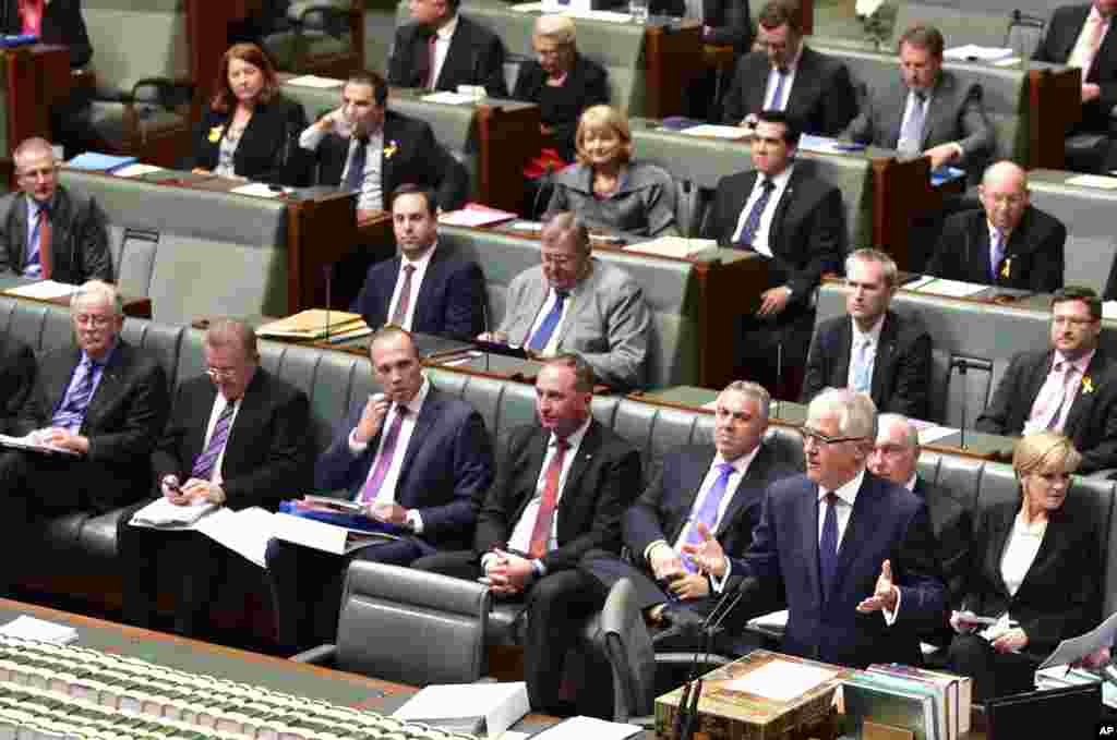 Malcolm Turnbull (bottom right) makes an address at Parliament after he was sworn in as prime minister in Canberra, Sept. 15, 2015.&nbsp;
